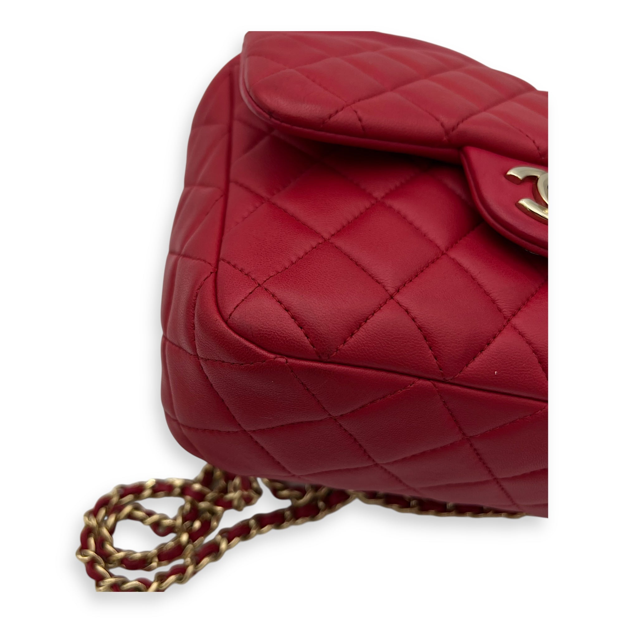 Chanel Seoul Red Backpack in Lambskin, Gold hardware_12