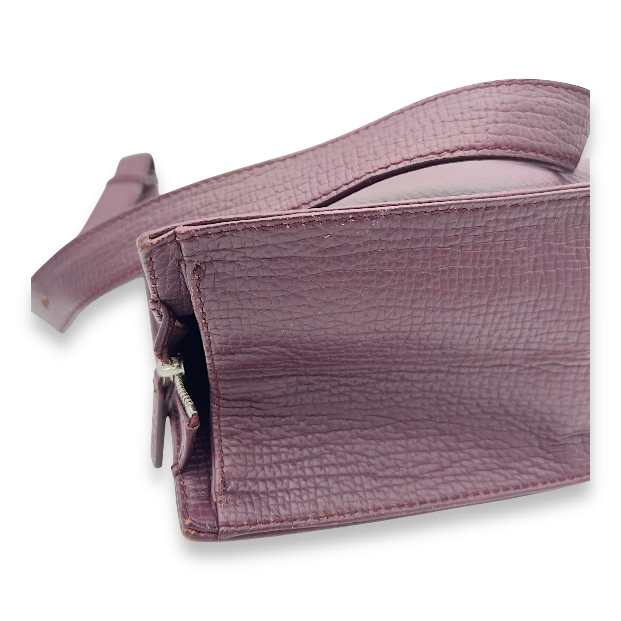 Loewe Anagram Crossbody Bag Red in Calfskin, Gold hardware_7