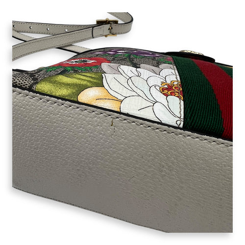 Gucci GG Crossbody Bag White in Coated Canvas, Gold hardware_7