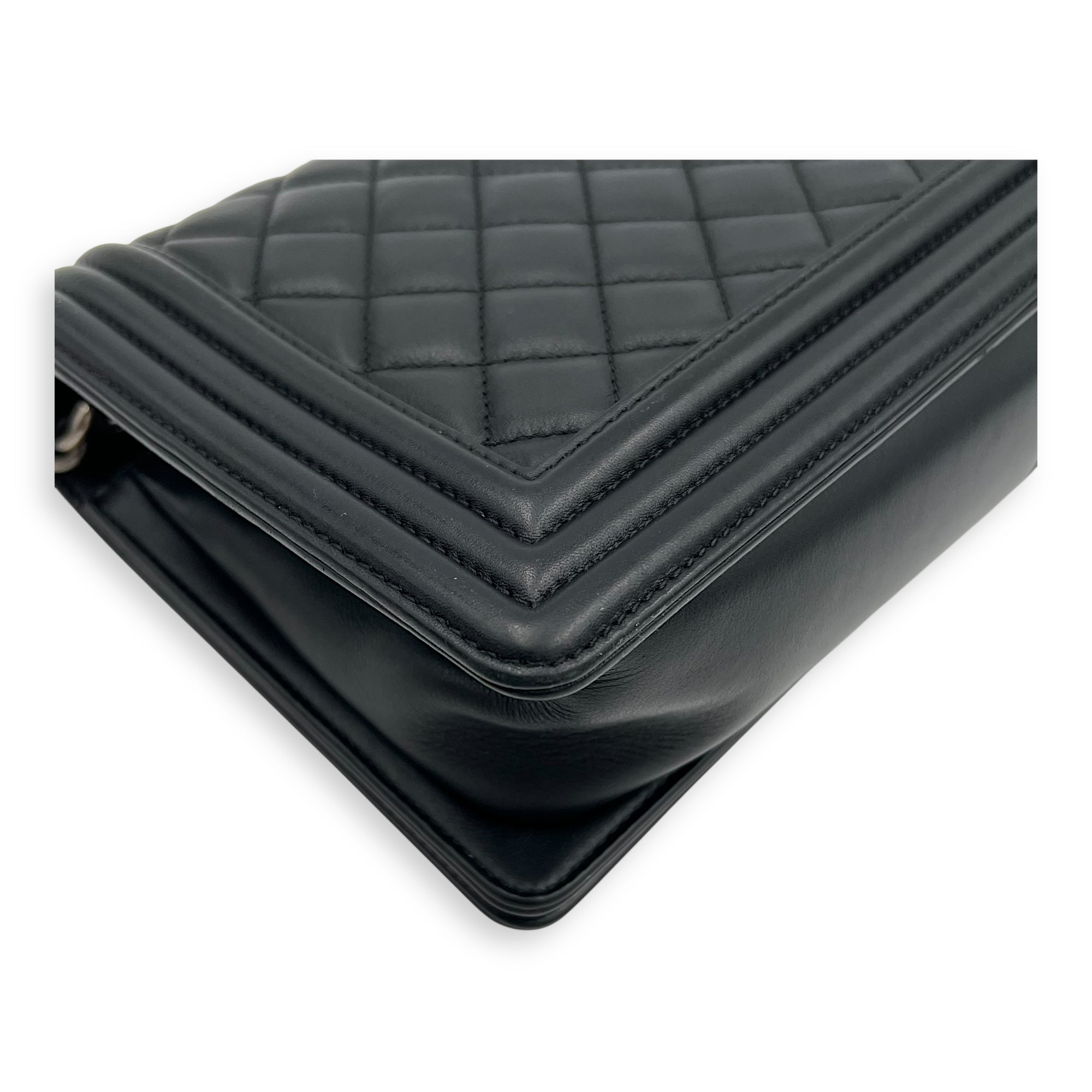 Chanel Boy Medium Black Shoulder Bag in Lambskin, Ruthenium hardware_10