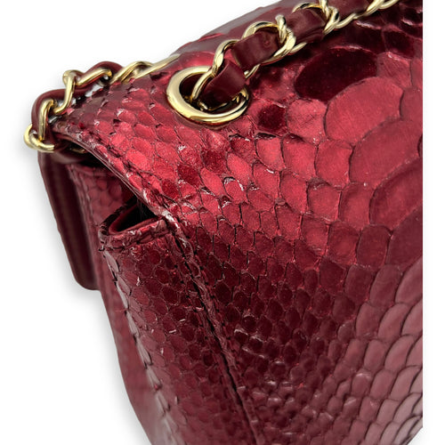 Chanel Classic Red Shoulder Bag in Python Leather, Gold hardware_10