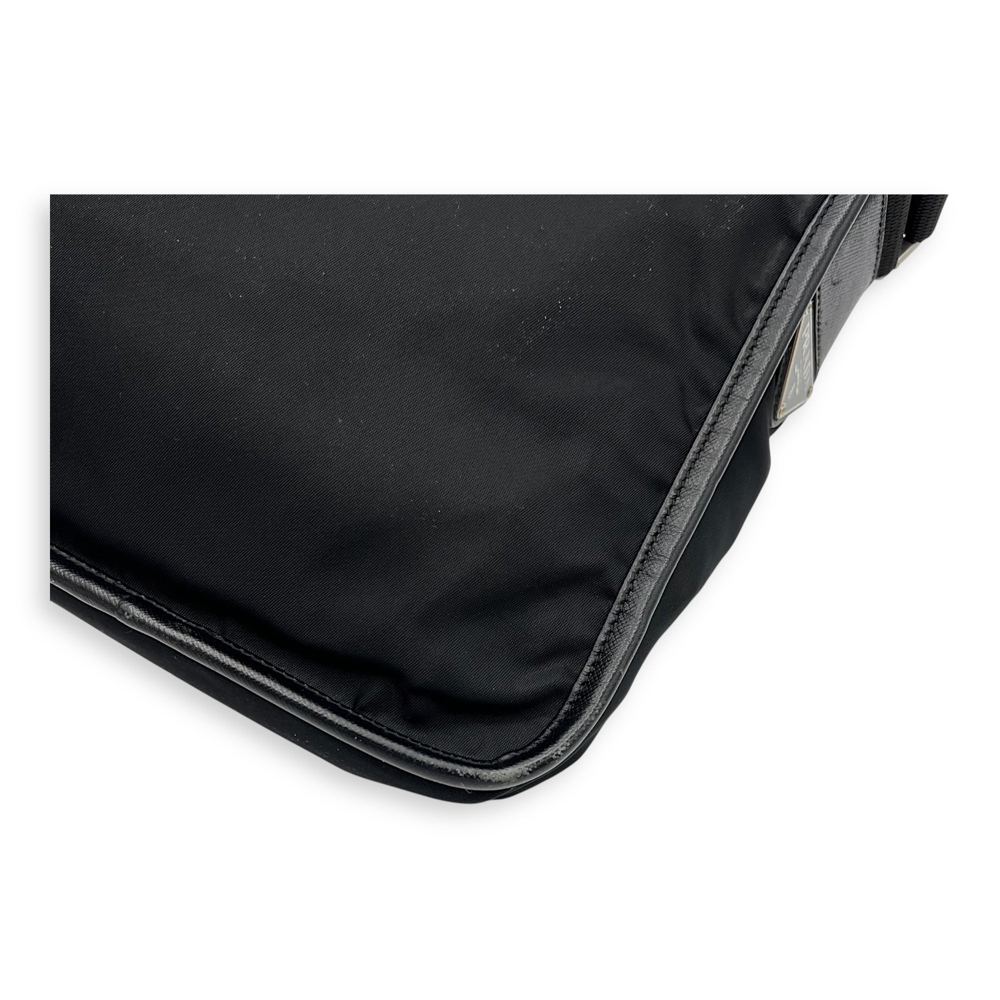 Prada Logo Messenger Black in Nylon, Silver hardware_15