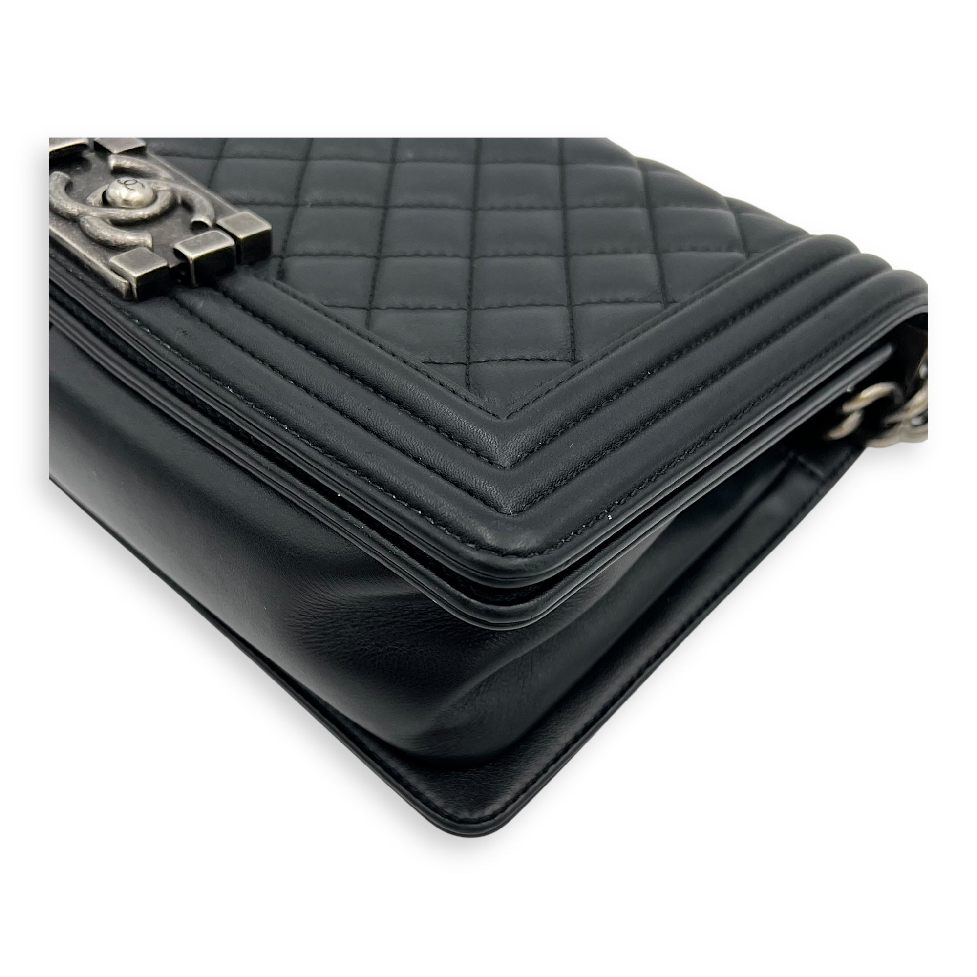Chanel Boy Medium Black Shoulder Bag in Lambskin, Ruthenium hardware_9
