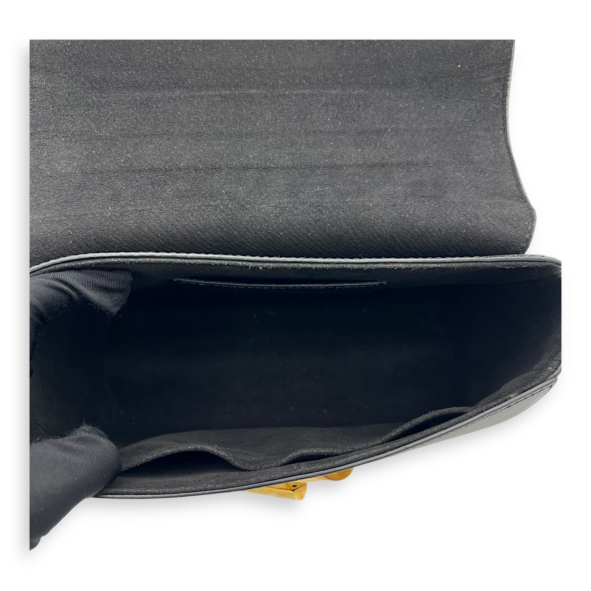 Louis Vuitton  Twist MM Crossbody bag in Epi leather, Gold Hardware_6