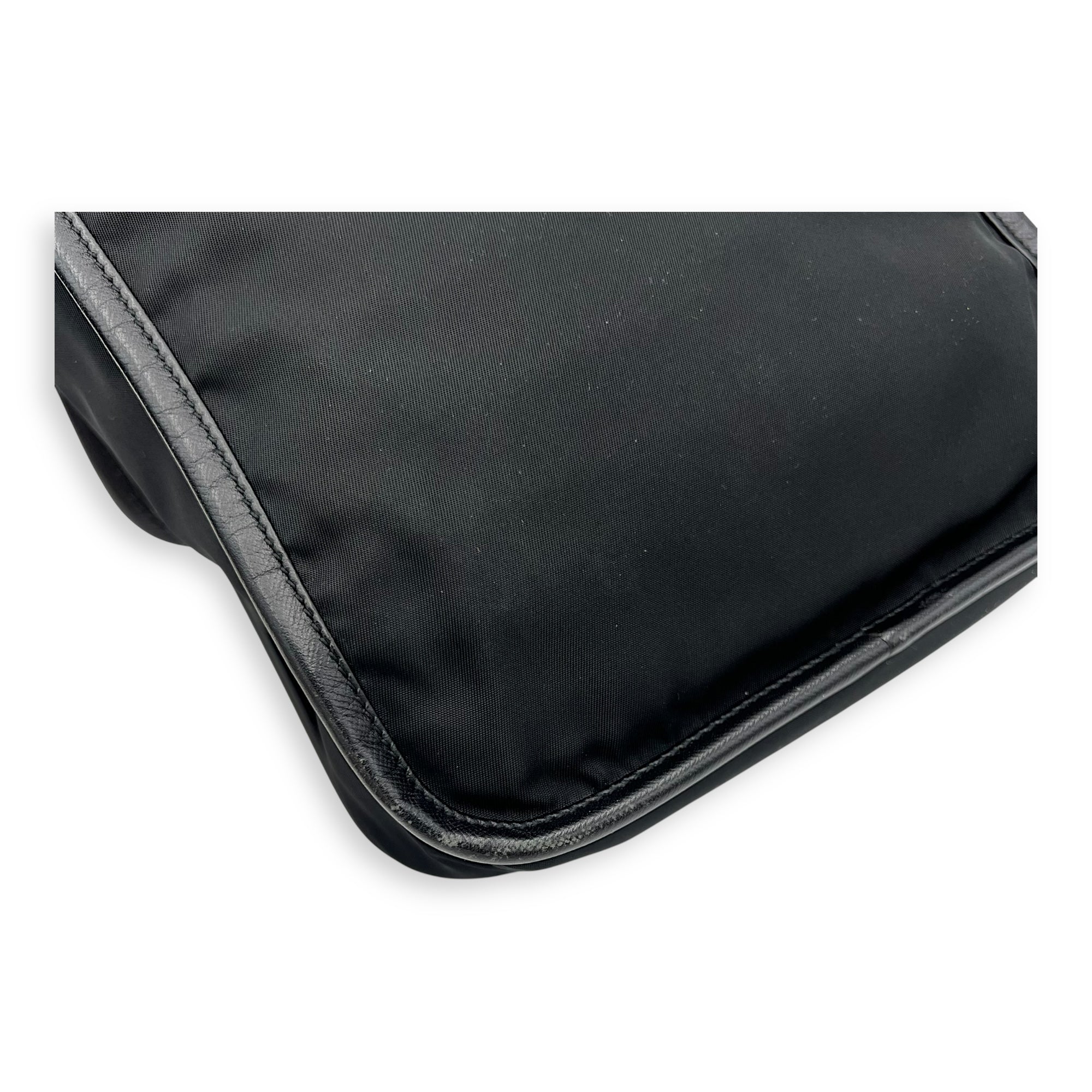 Prada Logo Messenger Black in Nylon, Silver hardware_14