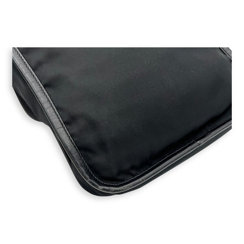 Prada Logo Messenger Black in Nylon, Silver hardware_14