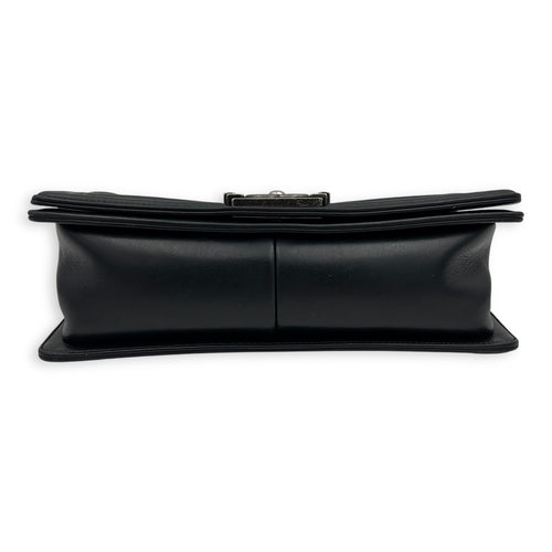 Chanel Boy Medium Black Shoulder Bag in Lambskin, Ruthenium hardware_5