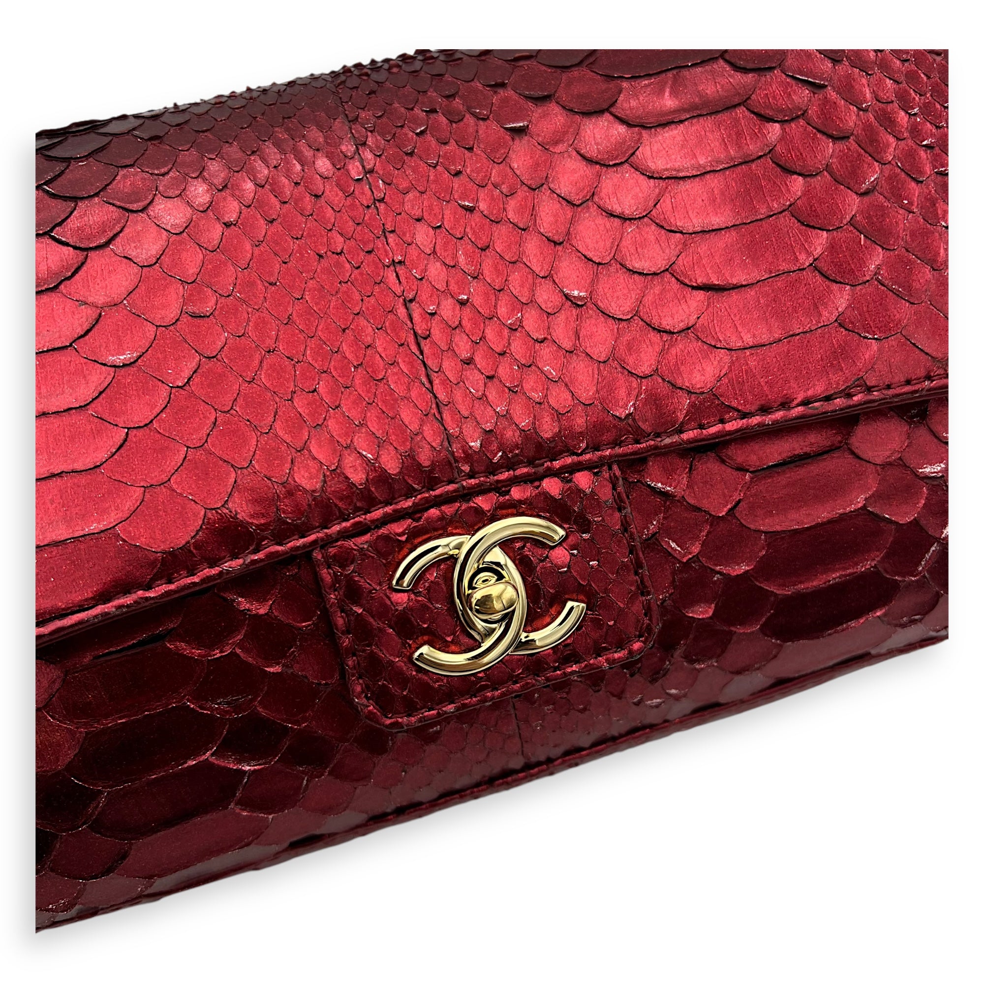 Chanel Classic Red Shoulder Bag in Python Leather, Gold hardware_7