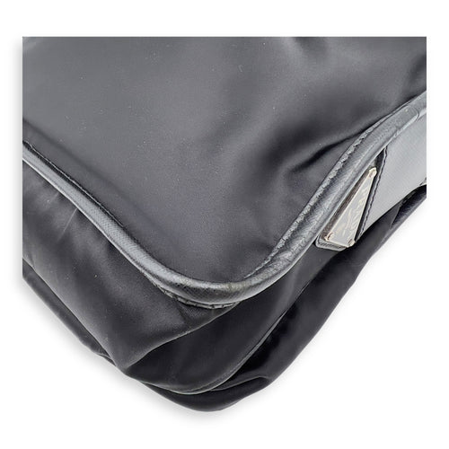 Prada Logo Messenger Black in Nylon, Silver hardware_11