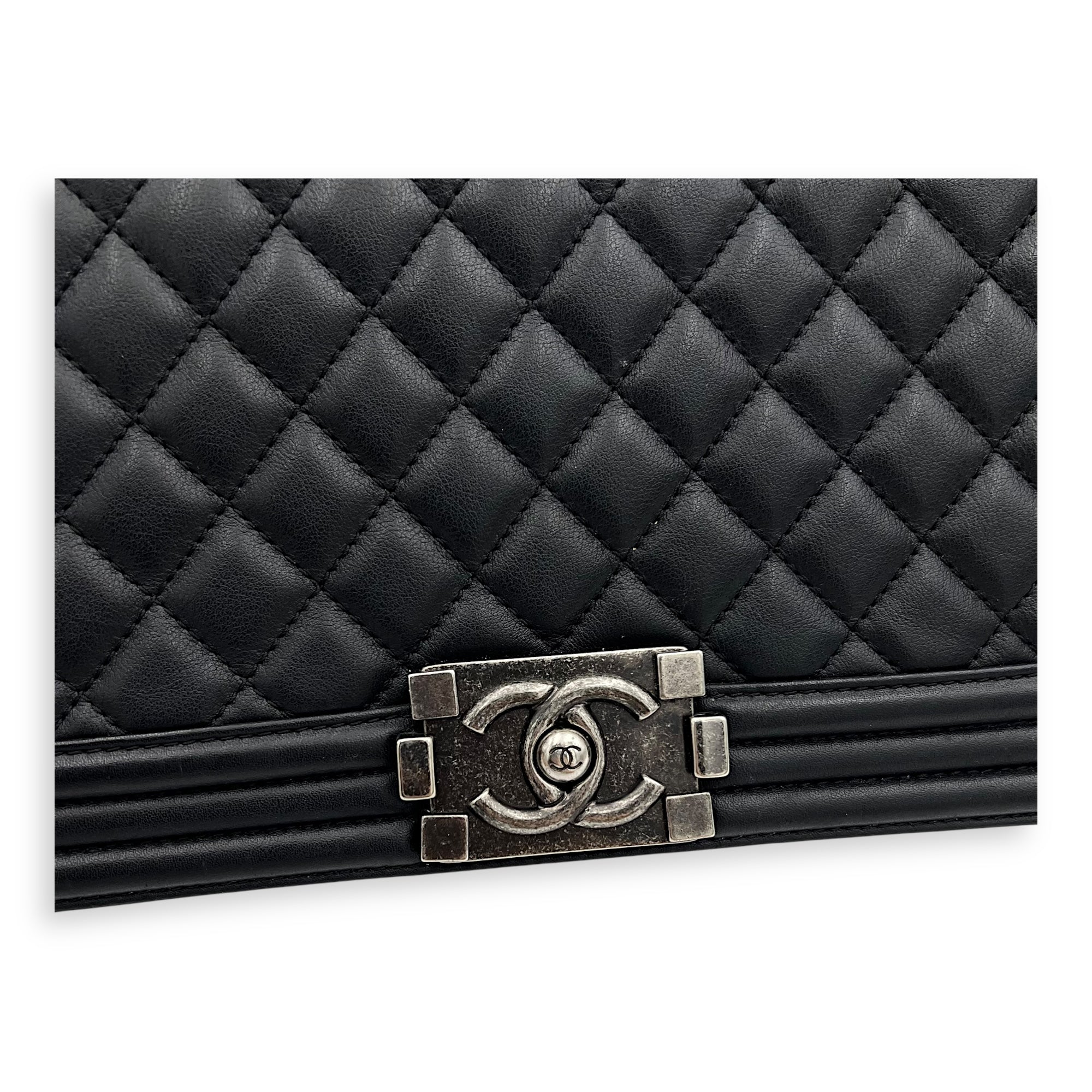 Chanel Boy Medium Black Shoulder Bag in Lambskin, Ruthenium hardware_7