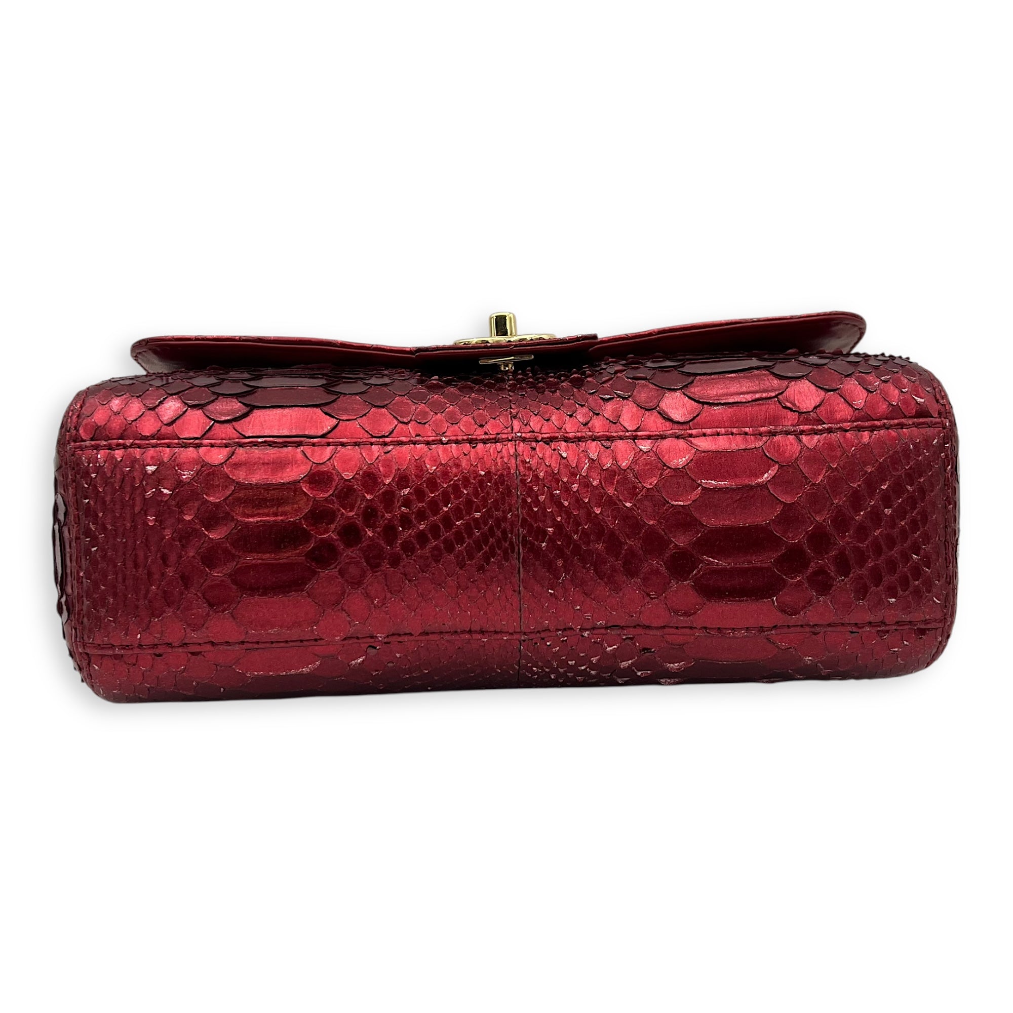 Chanel Classic Red Shoulder Bag in Python Leather, Gold hardware_5