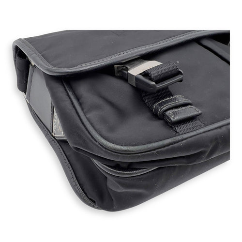 Prada Logo Messenger Black in Nylon, Silver hardware_10