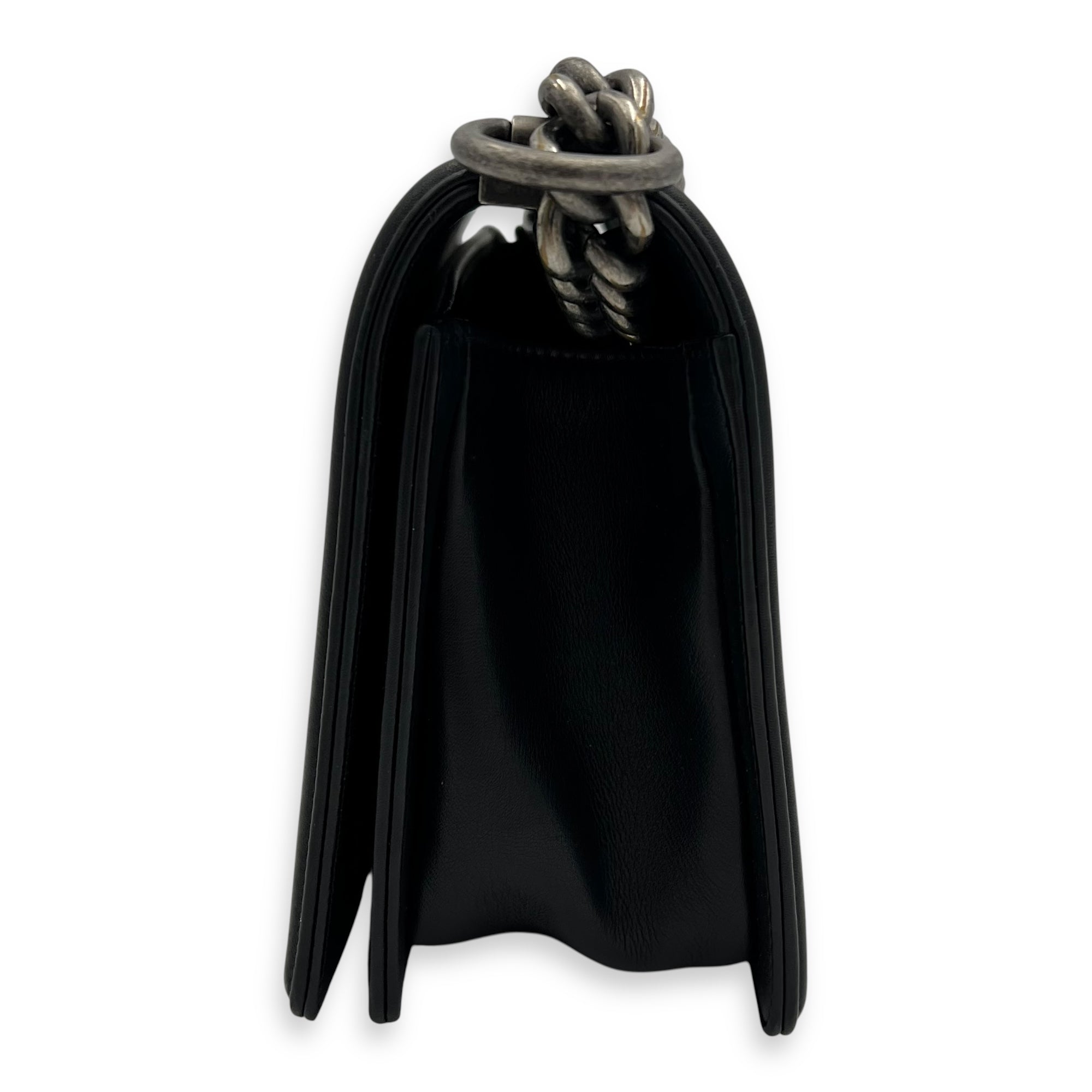 Chanel Boy Medium Black Shoulder Bag in Lambskin, Ruthenium hardware_4