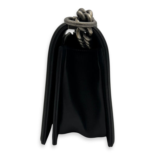 Chanel Boy Medium Black Shoulder Bag in Lambskin, Ruthenium hardware_4
