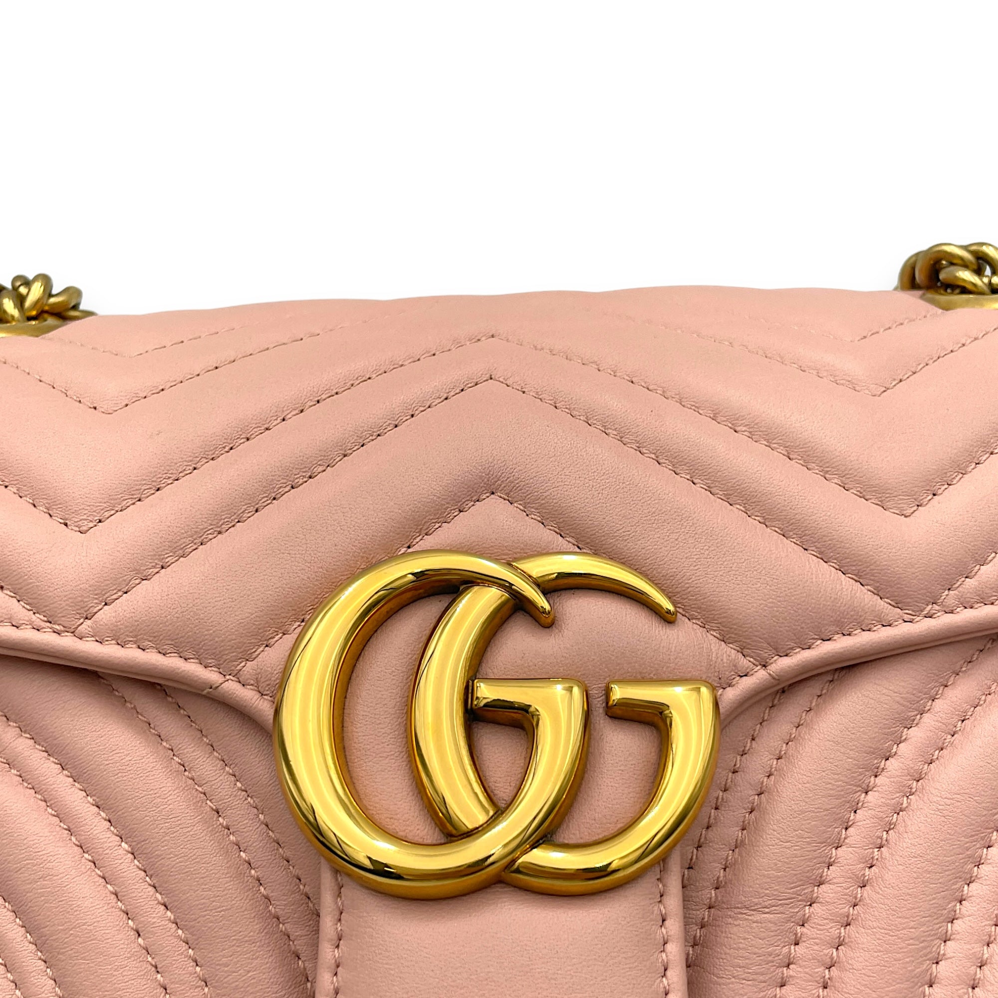 GG Marmont Shoulder Bag Small Pink in Calfskin, Gold hardware