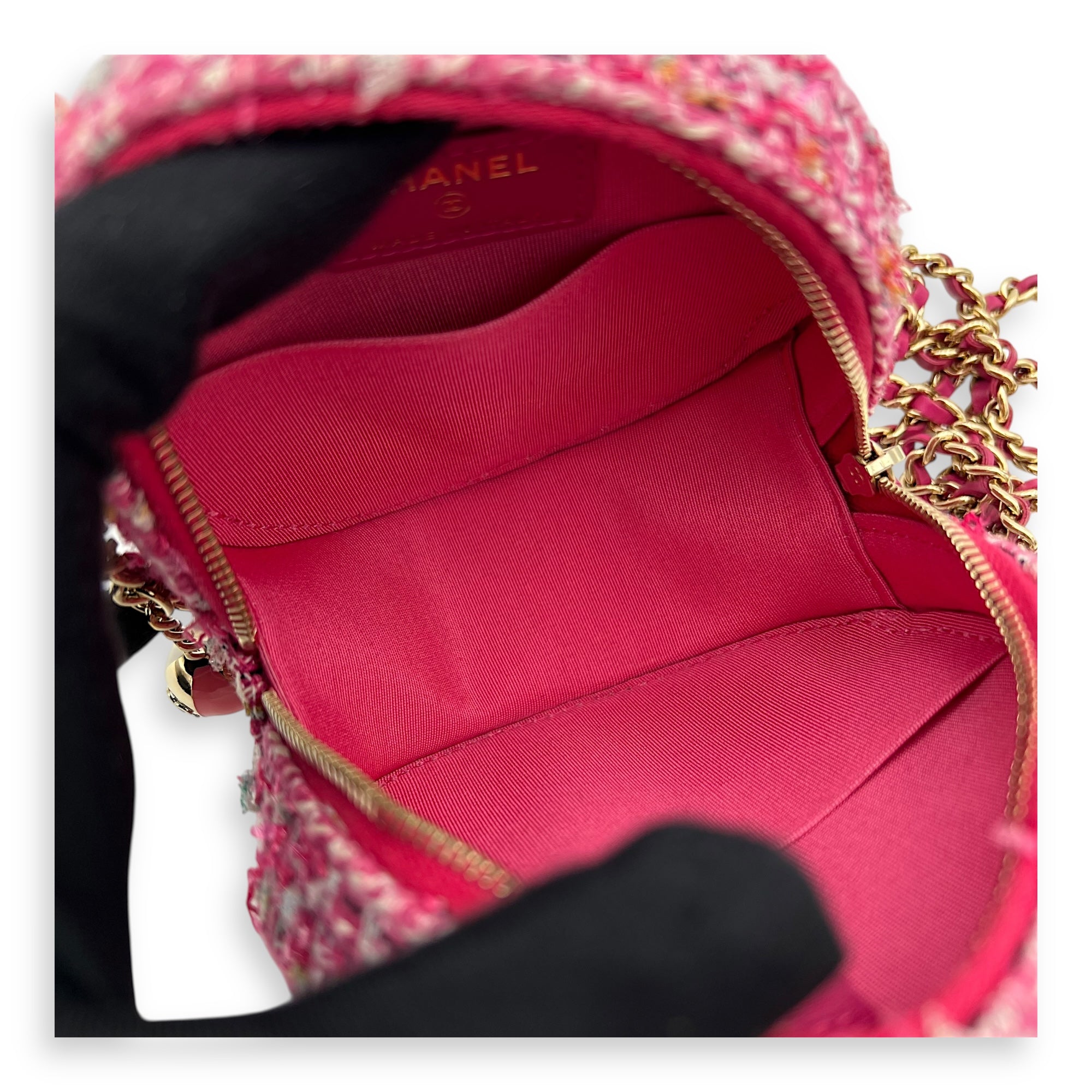 Chanel Round CC Pink Crossbody Bag in Tweed, Gold hardware_6