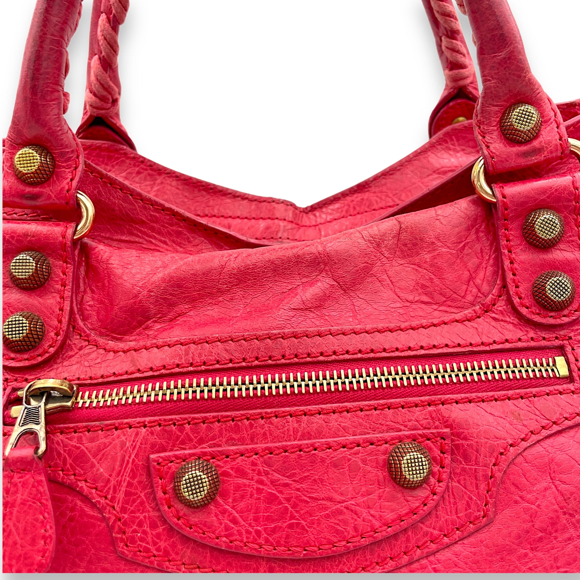 City Top Handle Bag Medium Pink in Distressed Leather, Gold hardware