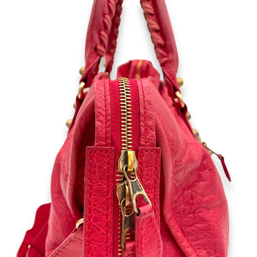 City Top Handle Bag Medium Pink in Distressed Leather, Gold hardware