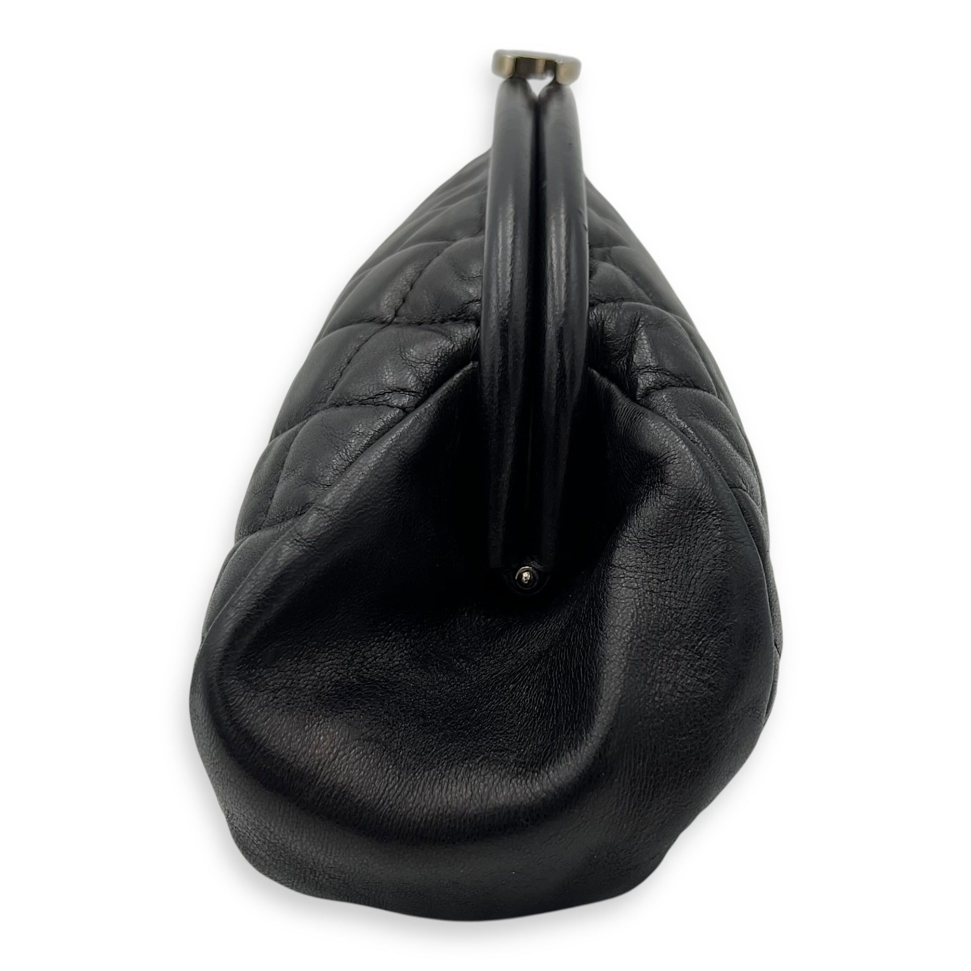 Chanel Kisslock Clutch Black in Lambskin, Gold hardware_4