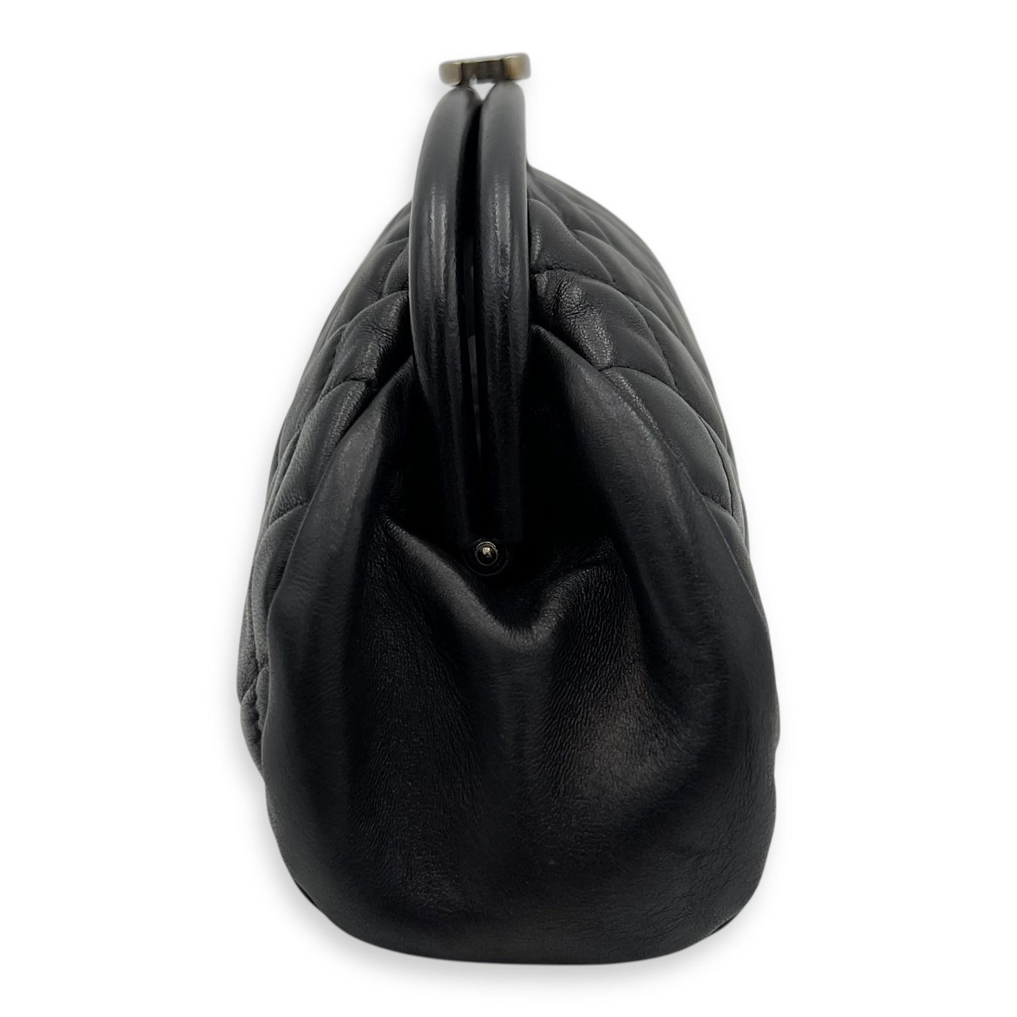 Chanel Kisslock Clutch Black in Lambskin, Gold hardware_3