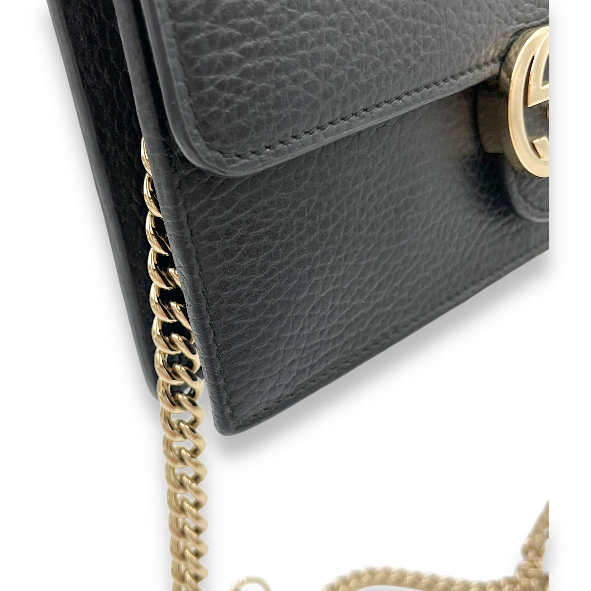 Interlocking G Wallet On Chain Black in Calfskin, Light Gold hardware