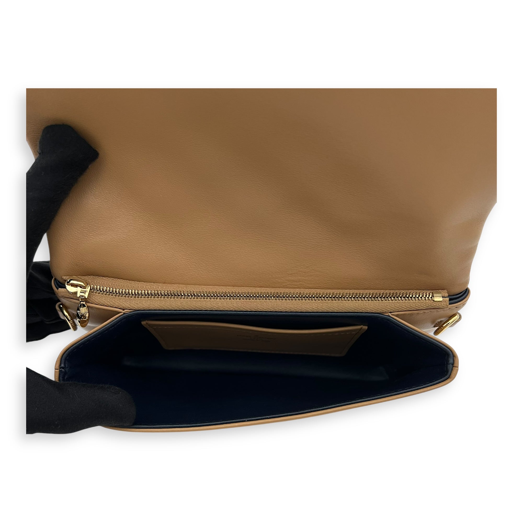 Louis Vuitton Pochette Crossbody Bag Small Gold in Calfskin, Gold hardware_6