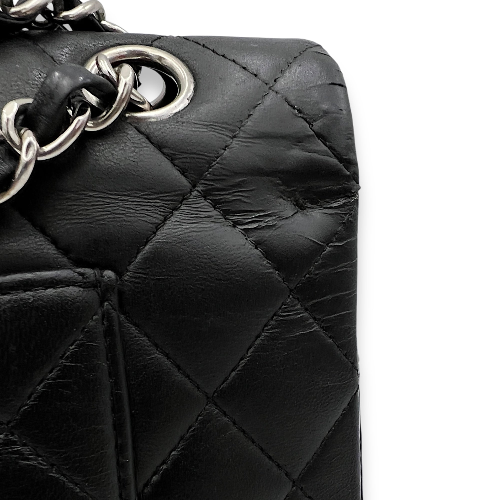 Classic Flap Medium Black Shoulder Bag in Lambskin, Silver hardware