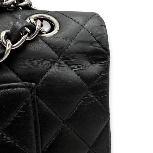 Classic Flap Medium Black Shoulder Bag in Lambskin, Silver hardware