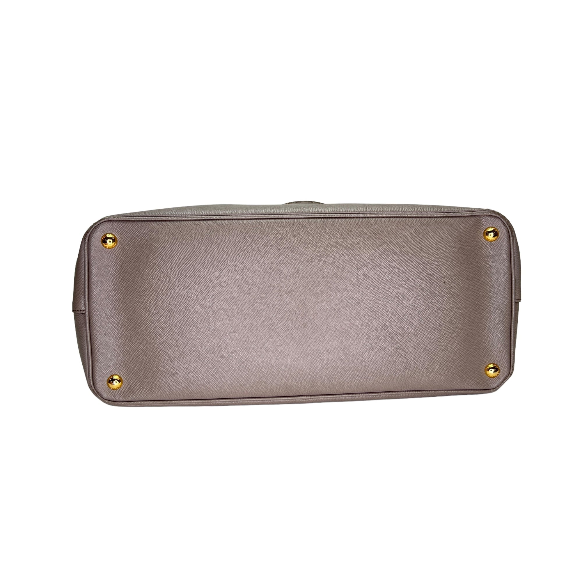 Galleria Extra Large Grey Top Handle Bag in Saffiano Leather, Gold hardware