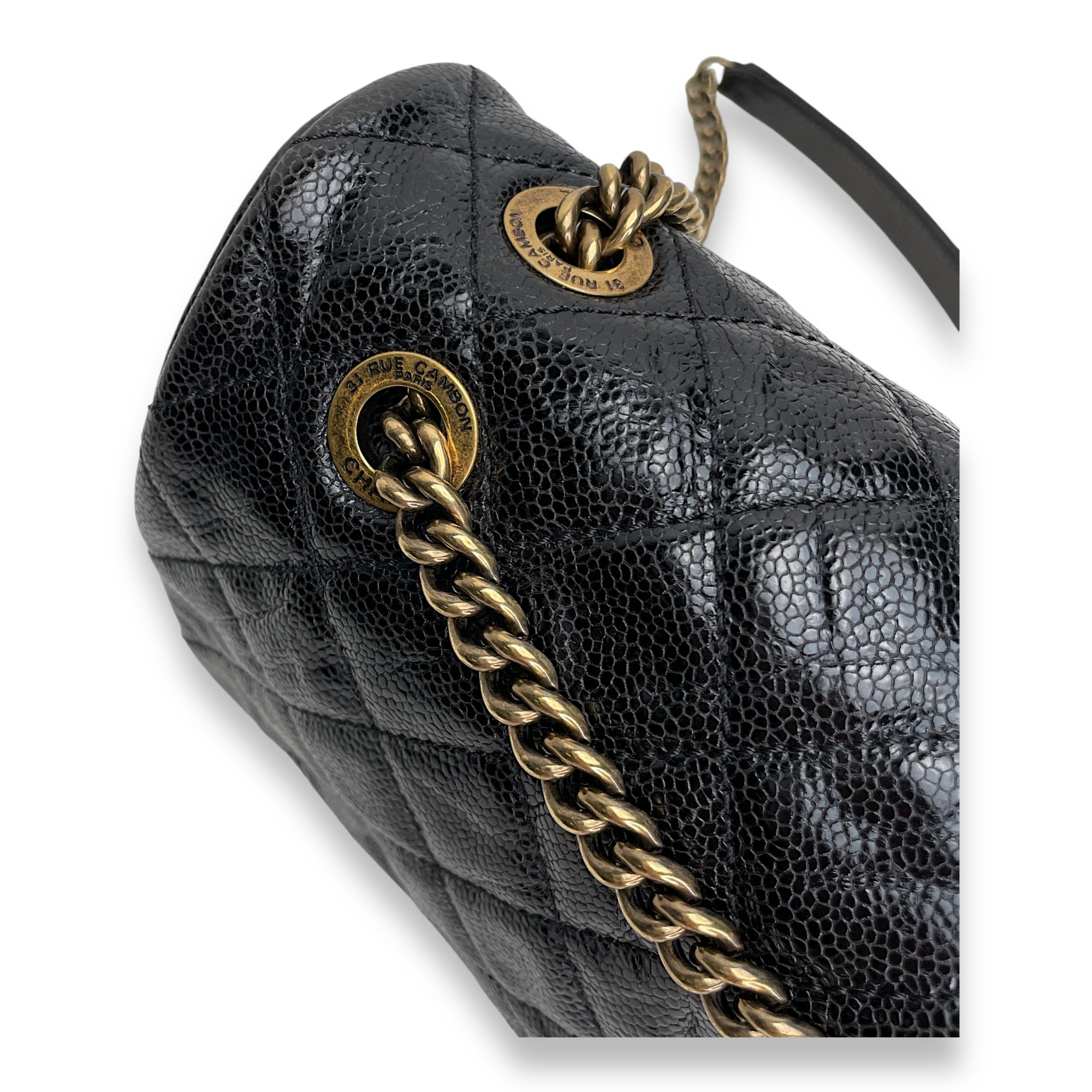 Easy Flap Black Shoulder Bag in Caviar Leather, Gold hardware