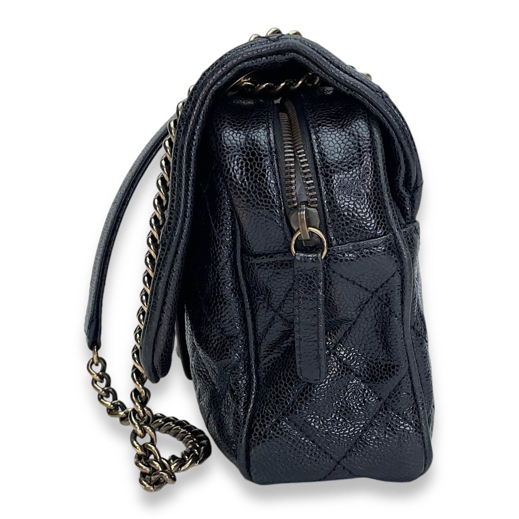 Easy Flap Black Shoulder Bag in Caviar Leather, Gold hardware