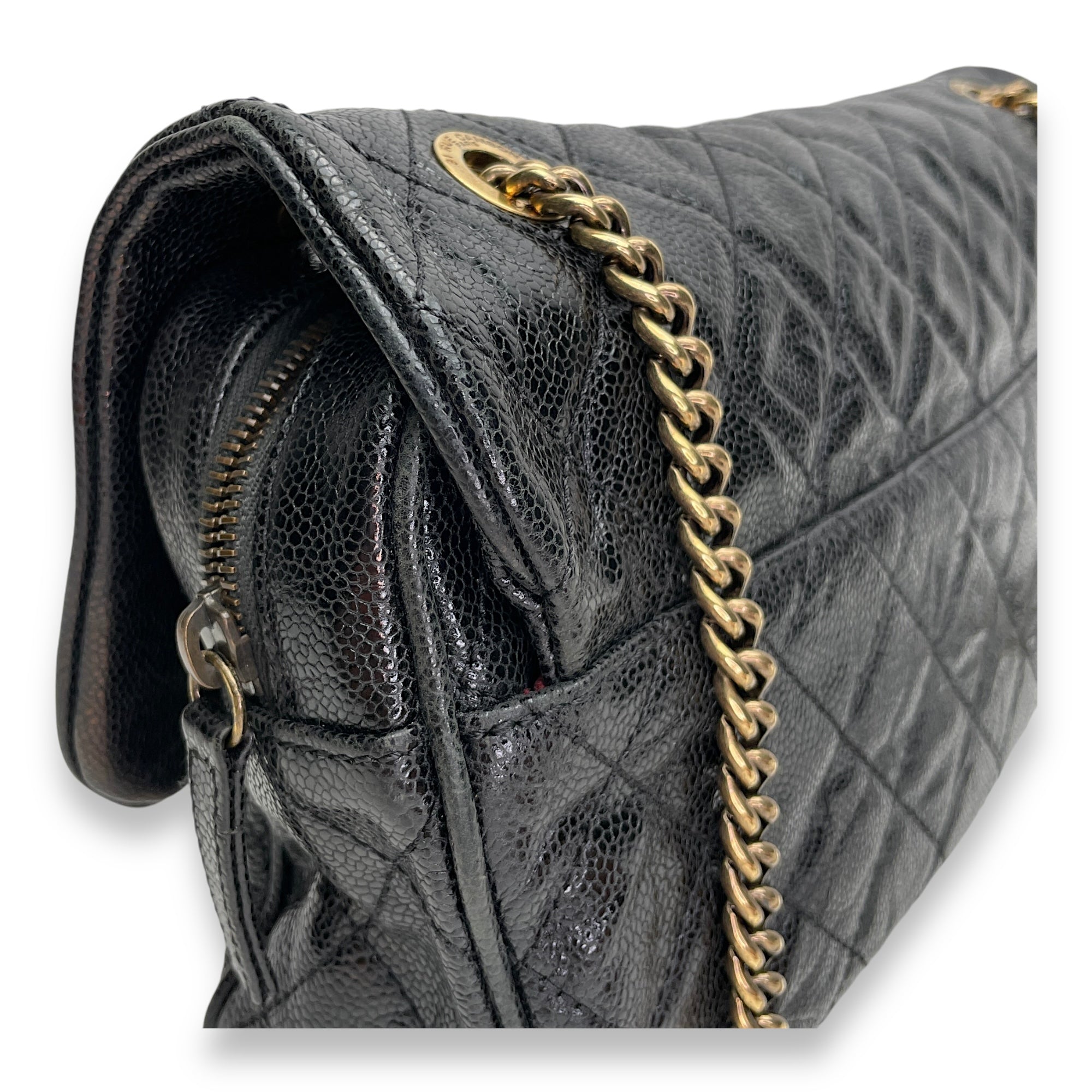 Easy Flap Black Shoulder Bag in Caviar Leather, Gold hardware