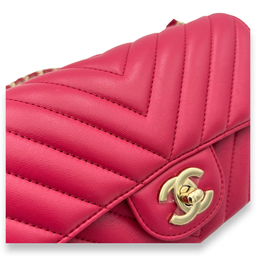 Classic Flap Chevron Pink Crossbody Bag in Lambskin, Gold hardware