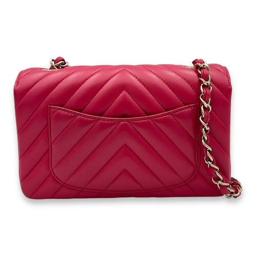 Classic Flap Chevron Pink Crossbody Bag in Lambskin, Gold hardware