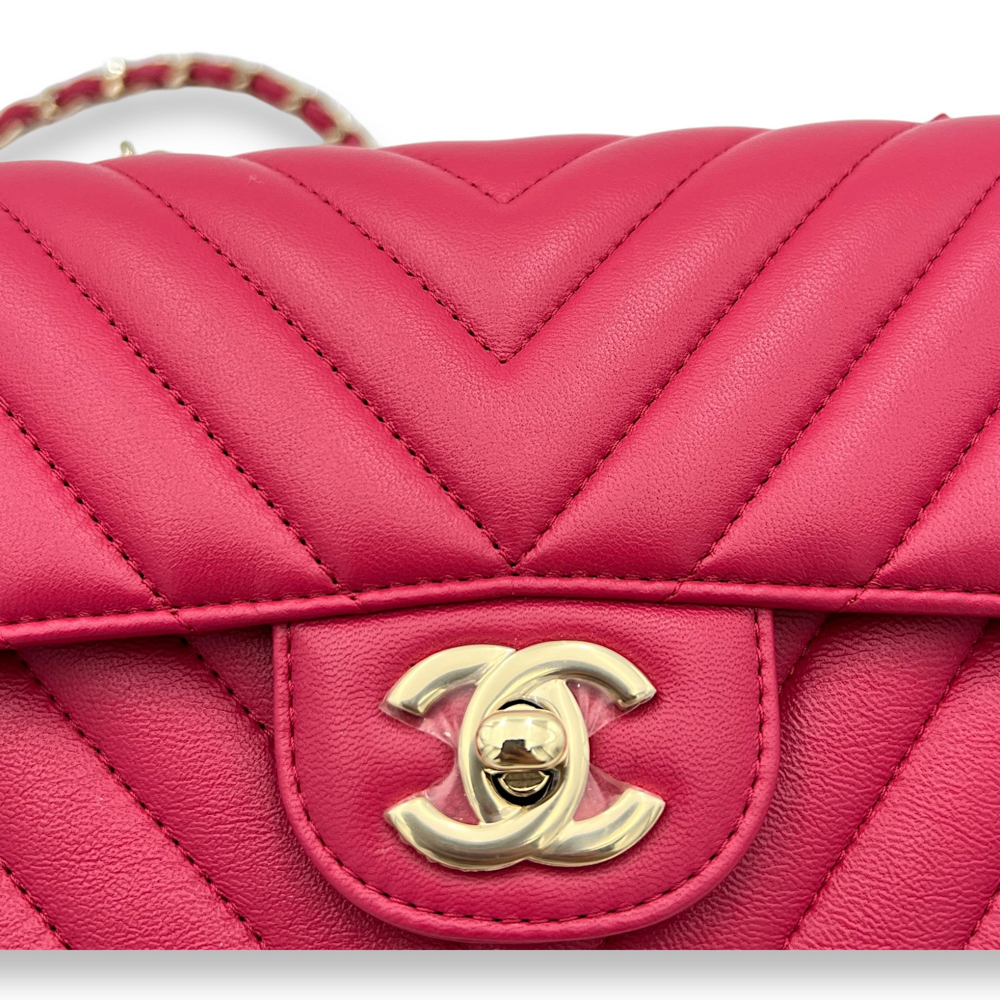 Classic Flap Chevron Pink Crossbody Bag in Lambskin, Gold hardware