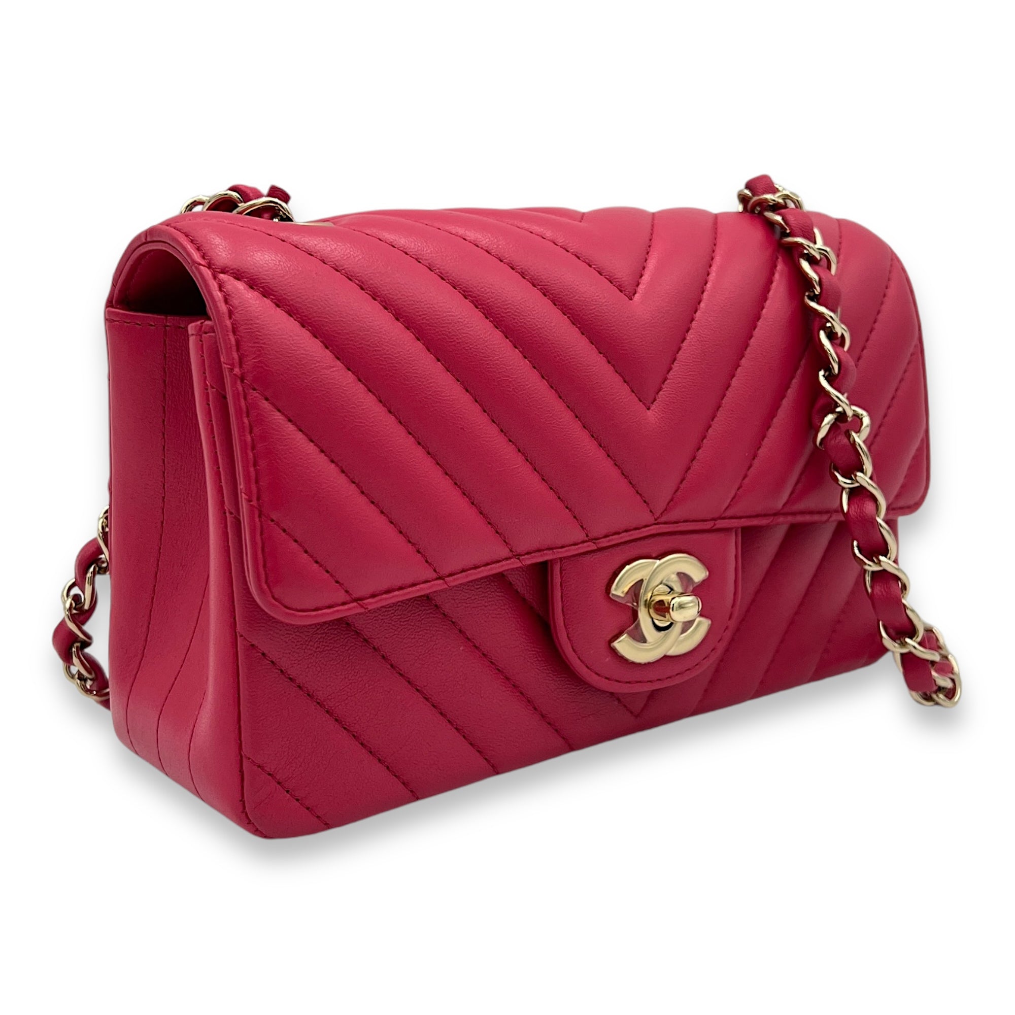 Classic Flap Chevron Pink Crossbody Bag in Lambskin, Gold hardware