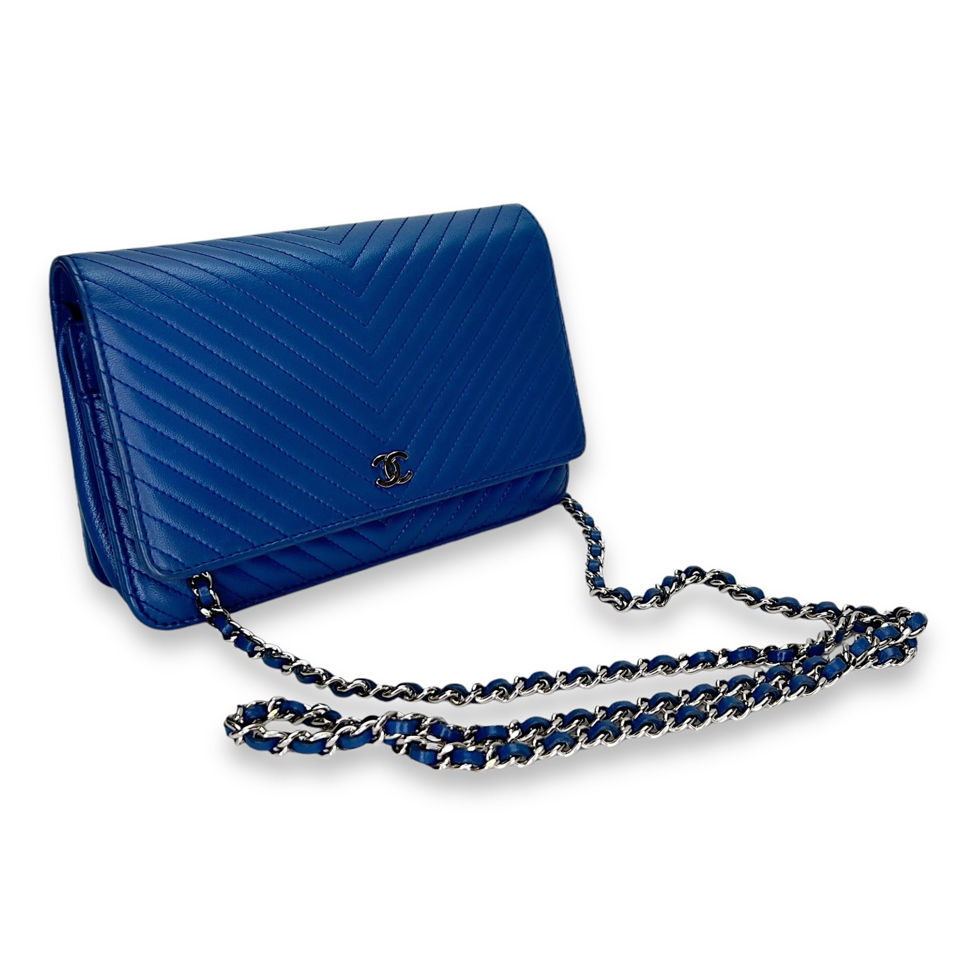 Classic Chevron Blue Wallet on Chain in Lambskin, Silver hardware