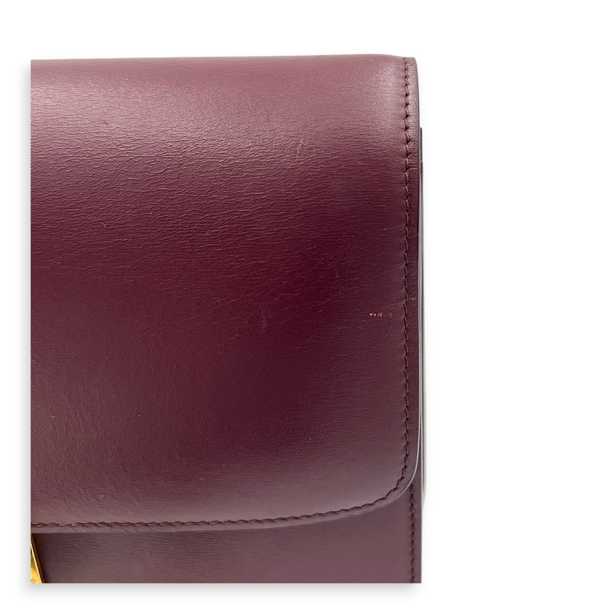 Box Medium Maroon Shoulder Bag in Calfskin, Gold hardware