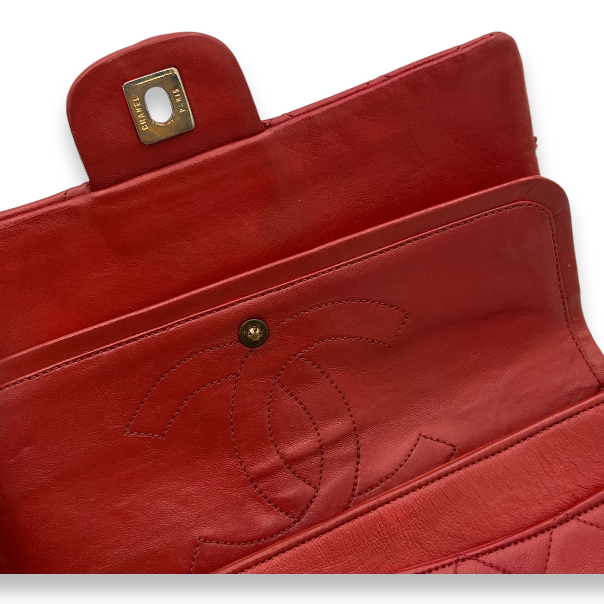 Classic Shoulder Bag Small Red in Lambskin, Gold hardware