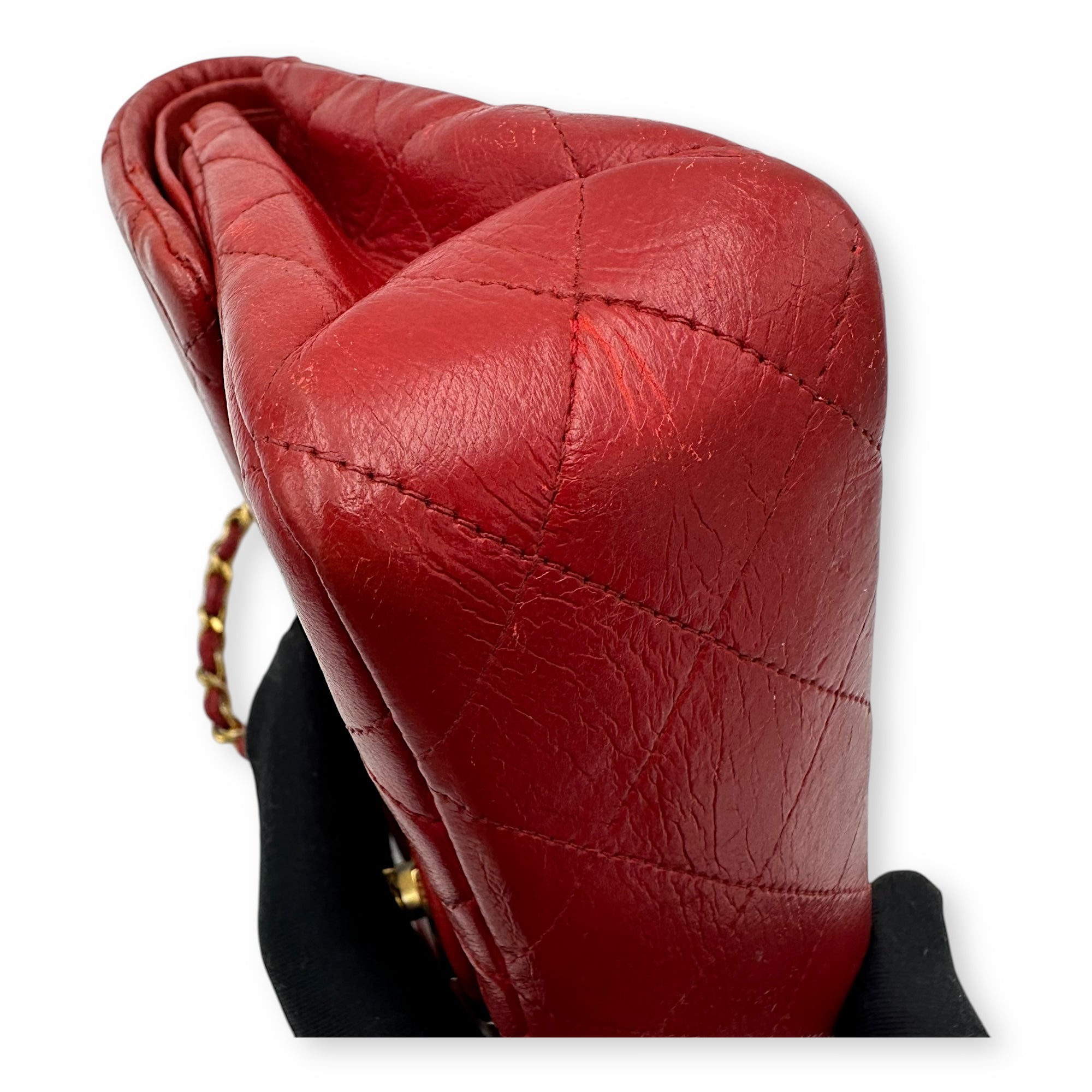 Classic Shoulder Bag Small Red in Lambskin, Gold hardware