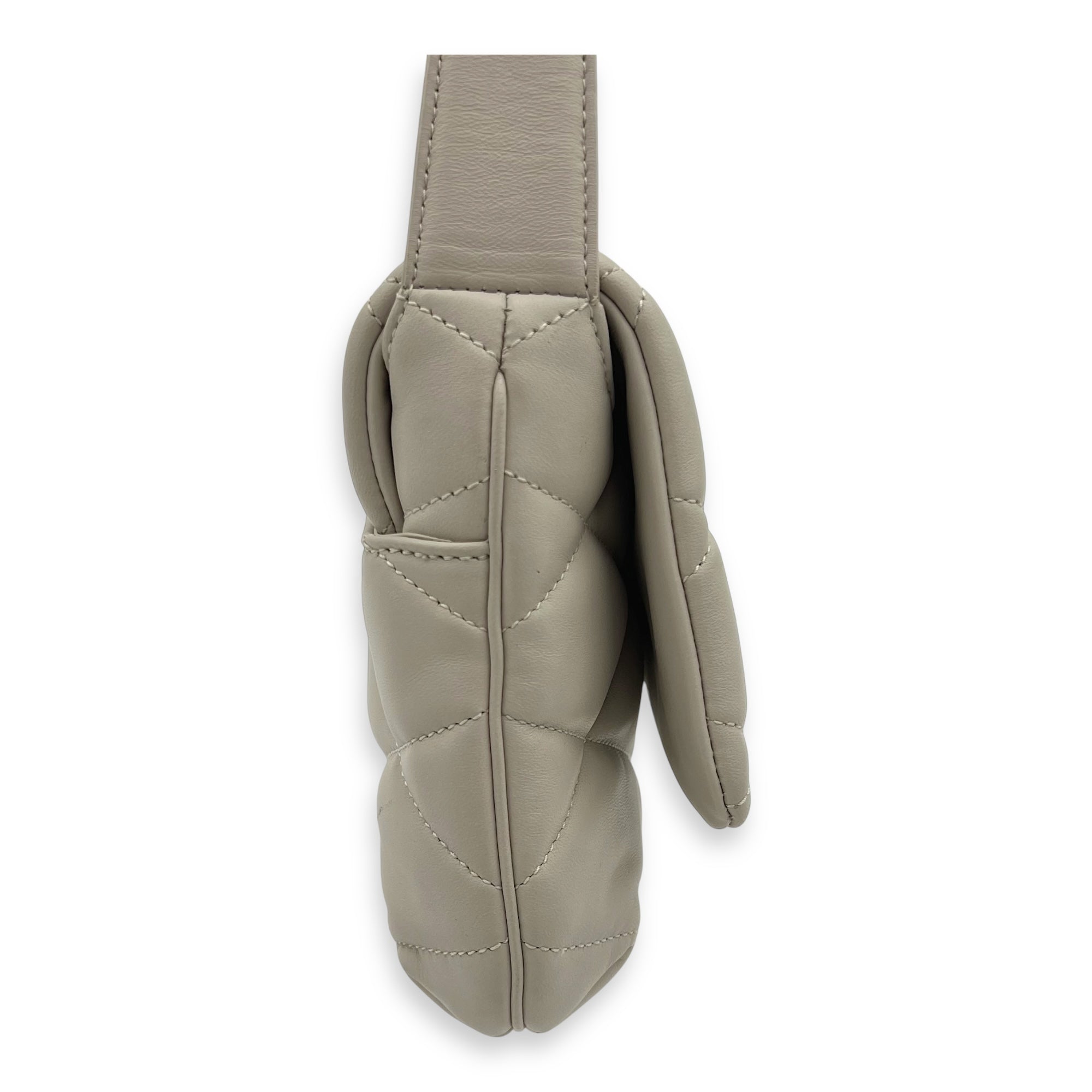 Le 5 A 7 Shoulder Bag White in Calfskin, Gold hardware