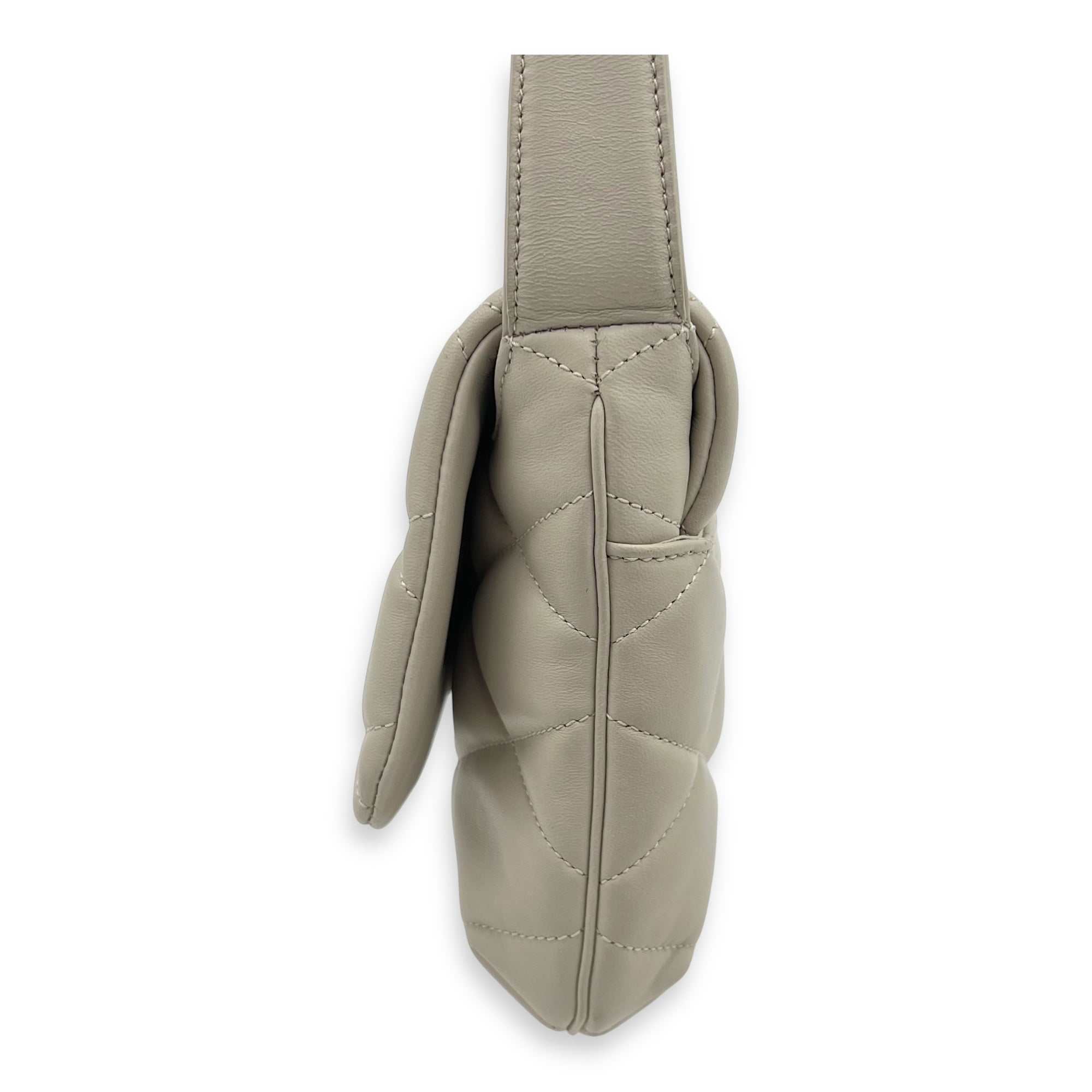 Le 5 A 7 Shoulder Bag White in Calfskin, Gold hardware