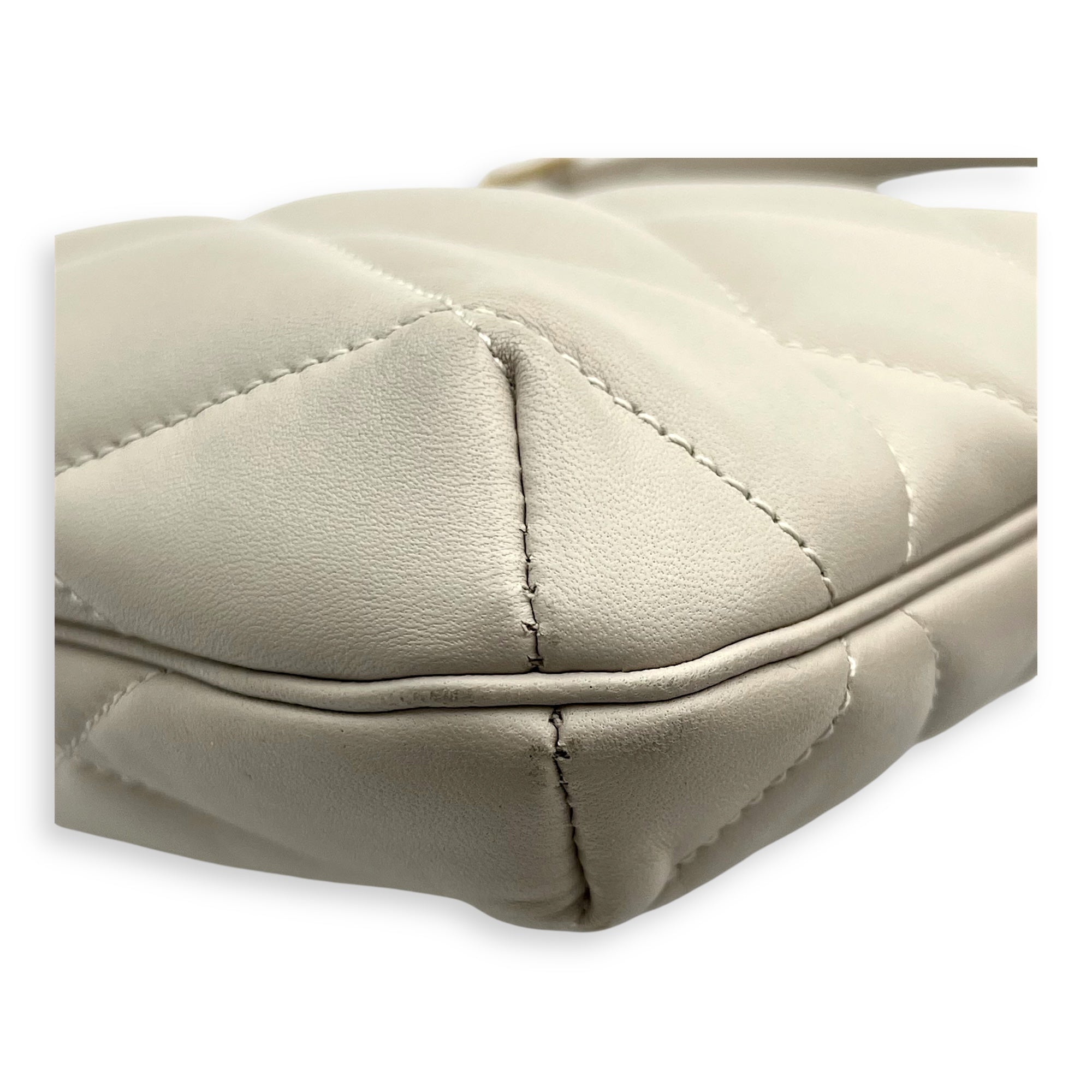 Le 5 A 7 Shoulder Bag White in Calfskin, Gold hardware