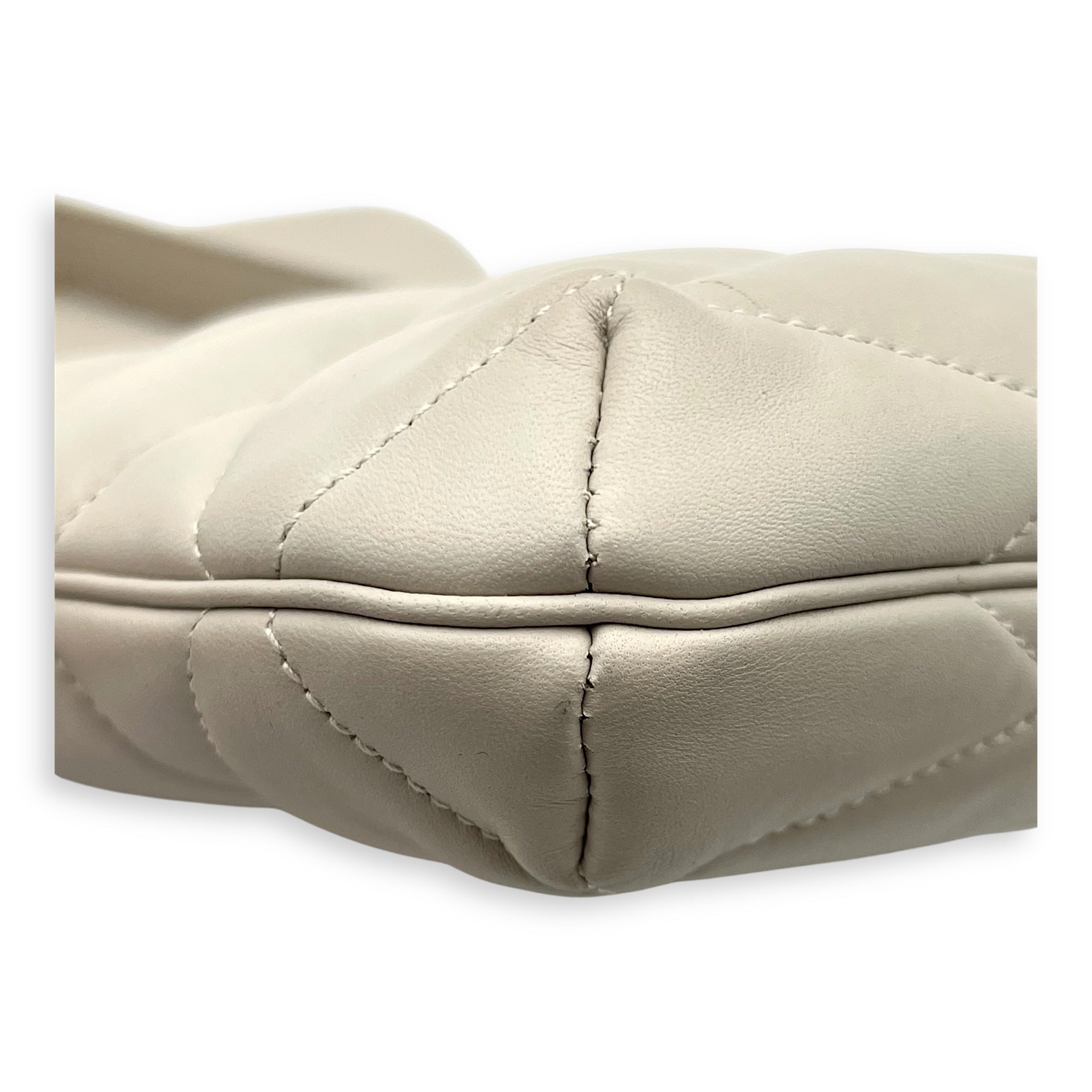 Le 5 A 7 Shoulder Bag White in Calfskin, Gold hardware