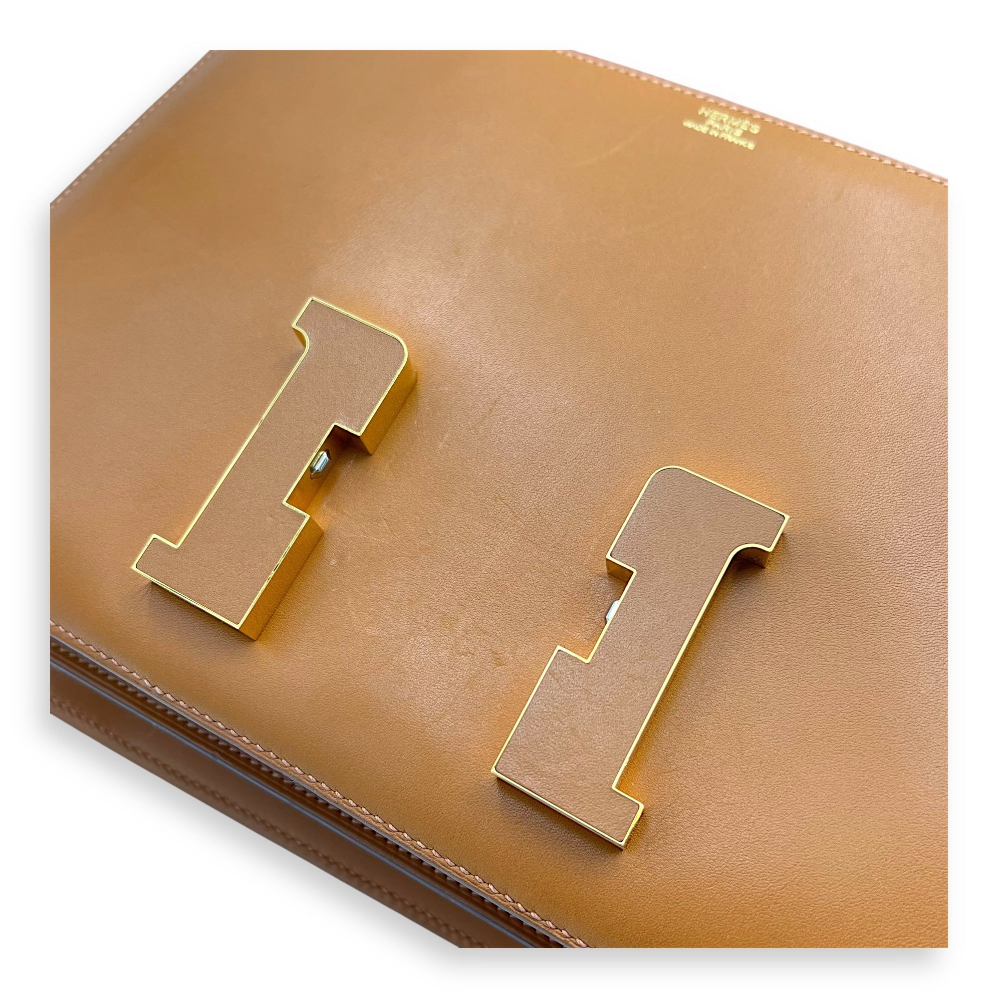 Constance Cartable 29 Naturel Sable Shoulder Bag in Veau Butler, Gold hardware