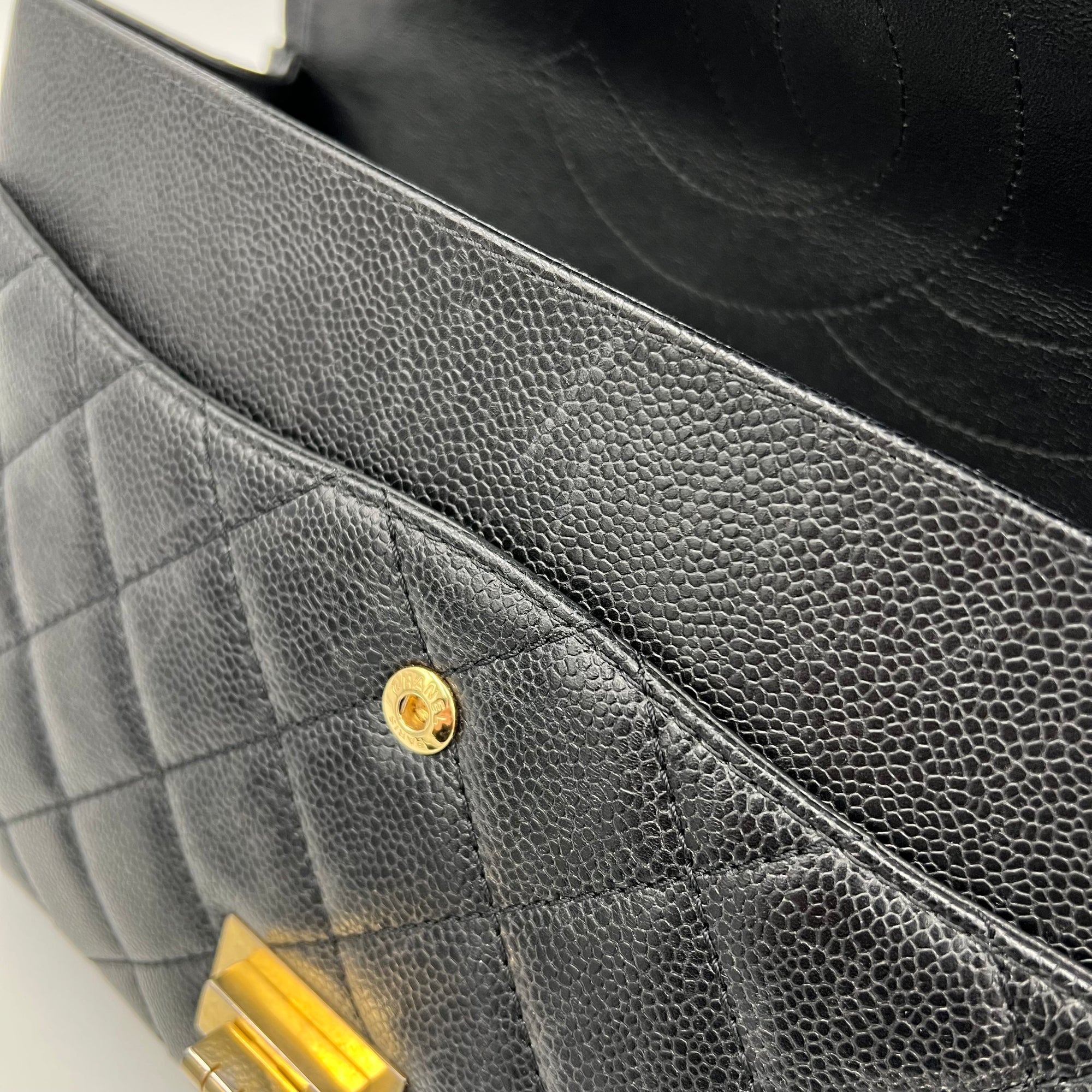 2.55 Shoulder Bag Black in Caviar Leather, Gold hardware