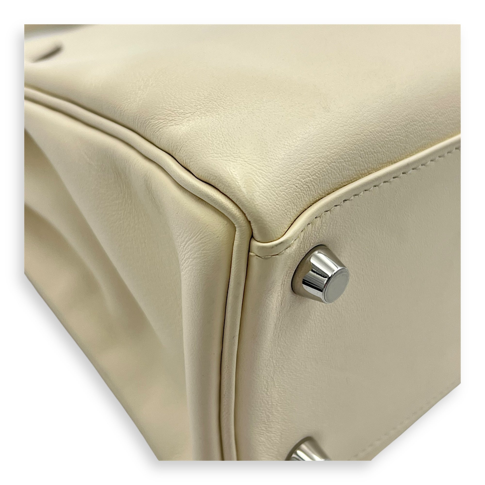 Kelly In and Out 25 Nata Top Handle Bag in Swift, Palladium hardware