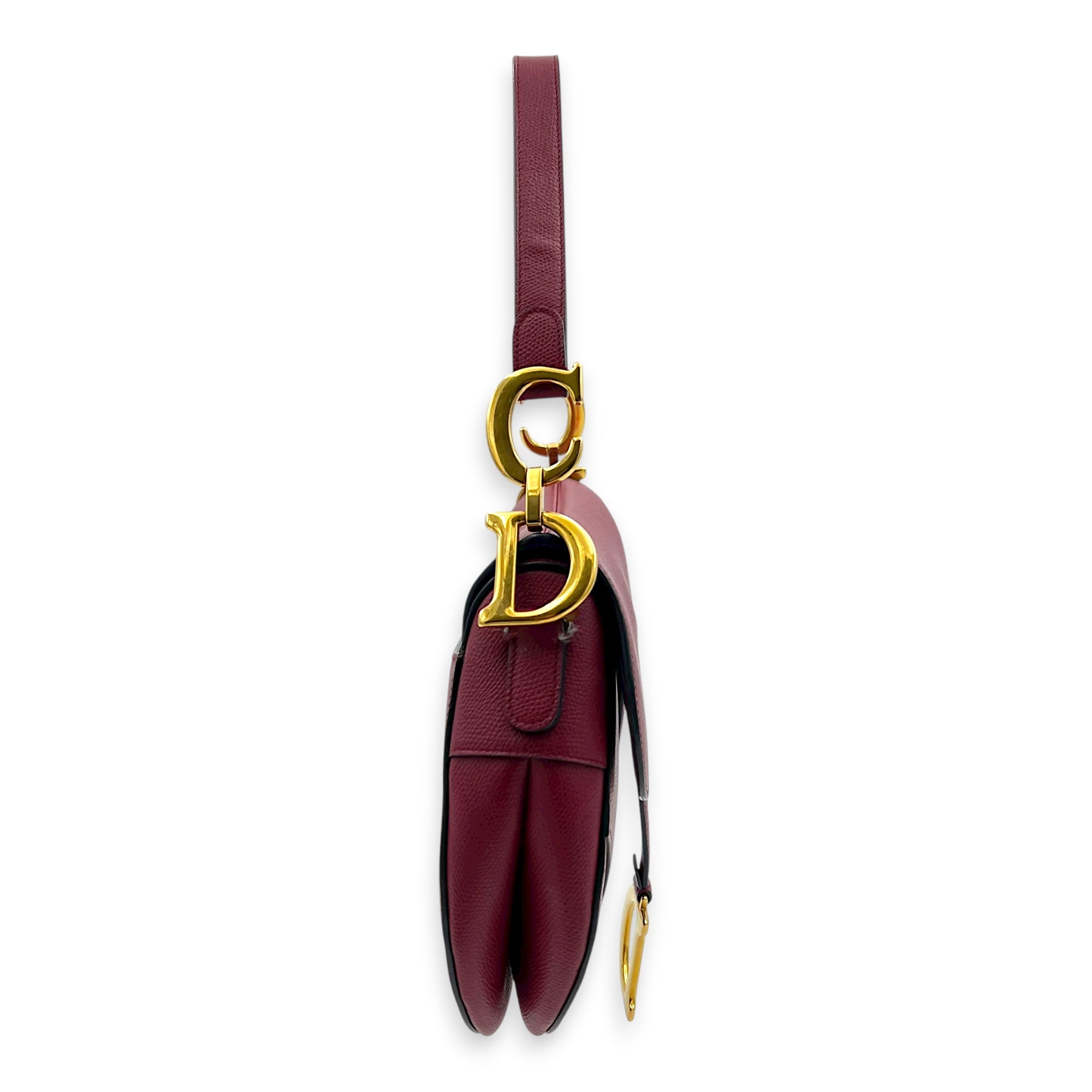 Saddle Shoulder Bag Medium Red in Calfskin, Gold hardware
