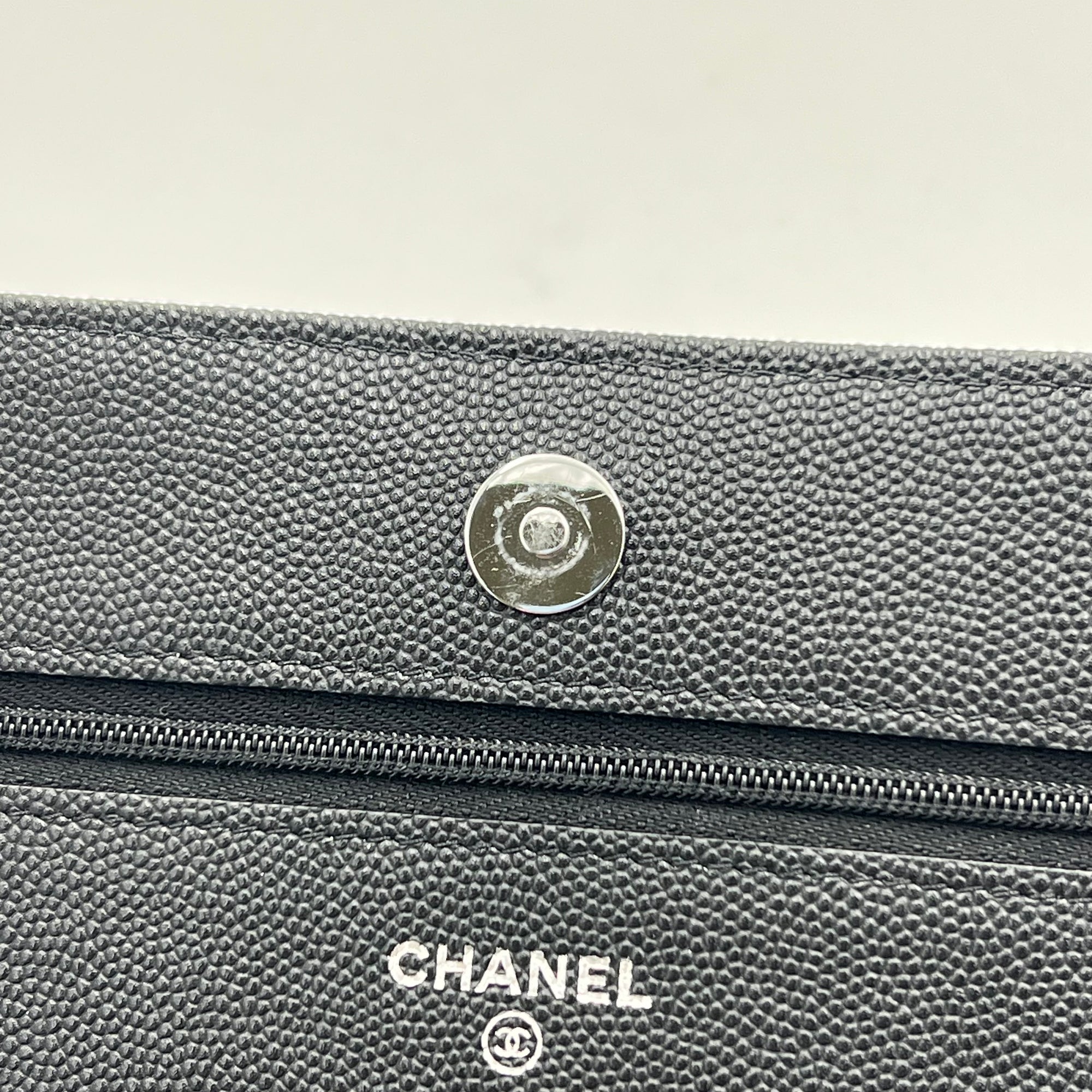 Classic Wallet On Chain Black in Caviar Leather, Silver hardware