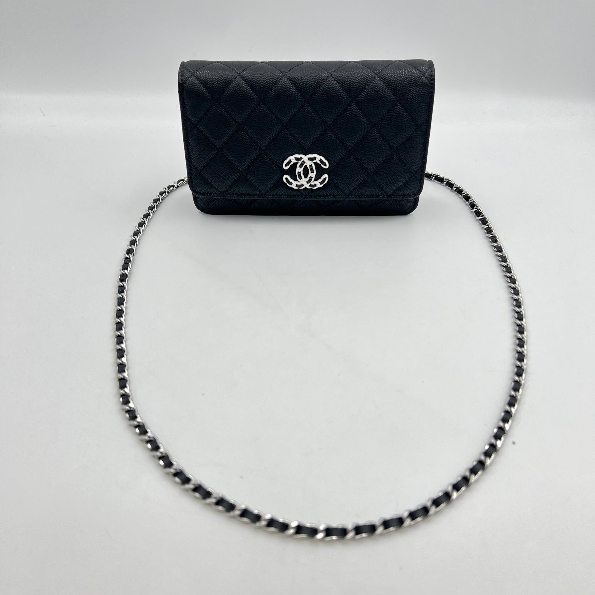 Classic Wallet On Chain Black in Caviar Leather, Silver hardware